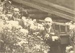 Антон Бенедиктович Рудобельский (справа) в своем саду. Ок. 1920 г. Из альбома Антонины Алексеевны Рудобельской