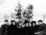 Снежная скульптура на Театральной площади. 1957 г. Из альбома О.В. Чуприяновской
