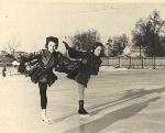 Попова Нина Филипповна (слева) на катке стадиона «Динамо». 1953 г. Из альбома Поповой Нины Филипповны