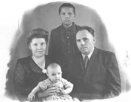 М.Д. Косолапов с семьей. 1960-е гг. Ф.6958. оп.1. ед.хр.48