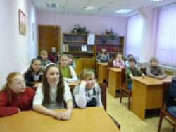 Учащиеся Кировского экономико-правового лицея на выставке